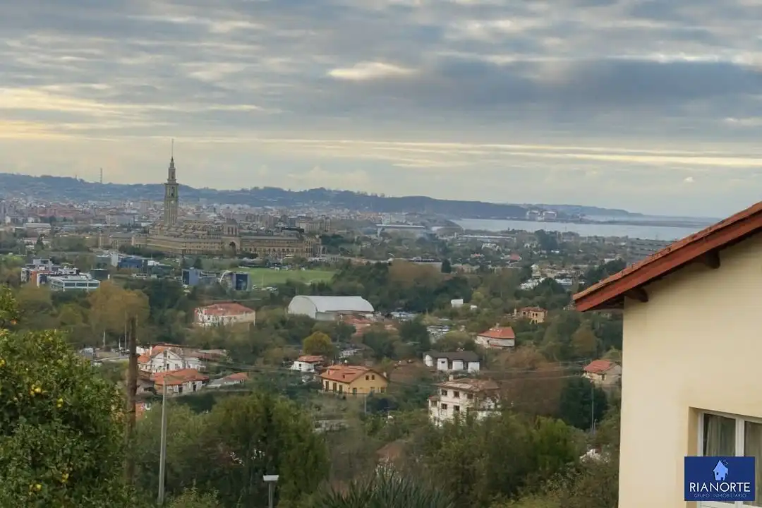 Vista exterior de Casa o chalet en venta en Gijón  con Calefacción, Trastero y Amueblado