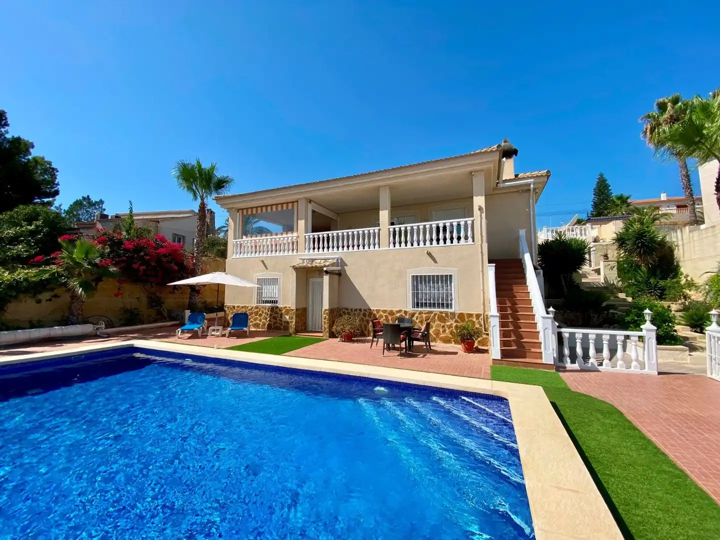 Vista exterior de Casa o chalet en venta en Almoradí con Jardín privado, Terraza y Piscina
