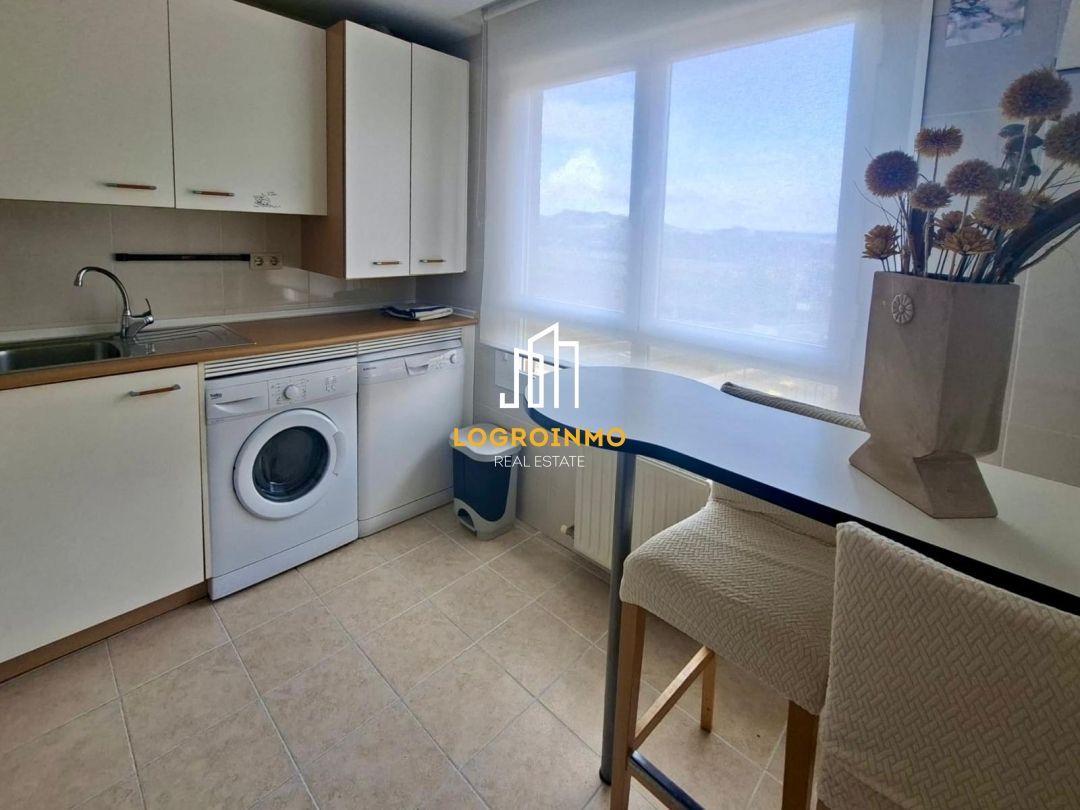 Cuina de Dúplex en venda en Villamediana de Iregua amb Calefacció, Terrassa i Traster