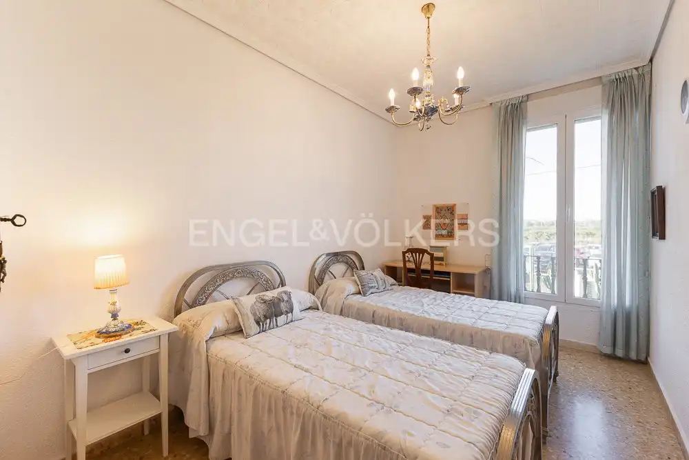 Habitación de Casa o chalet en venta en Paterna con Aire acondicionado, Calefacción y Jardín privado