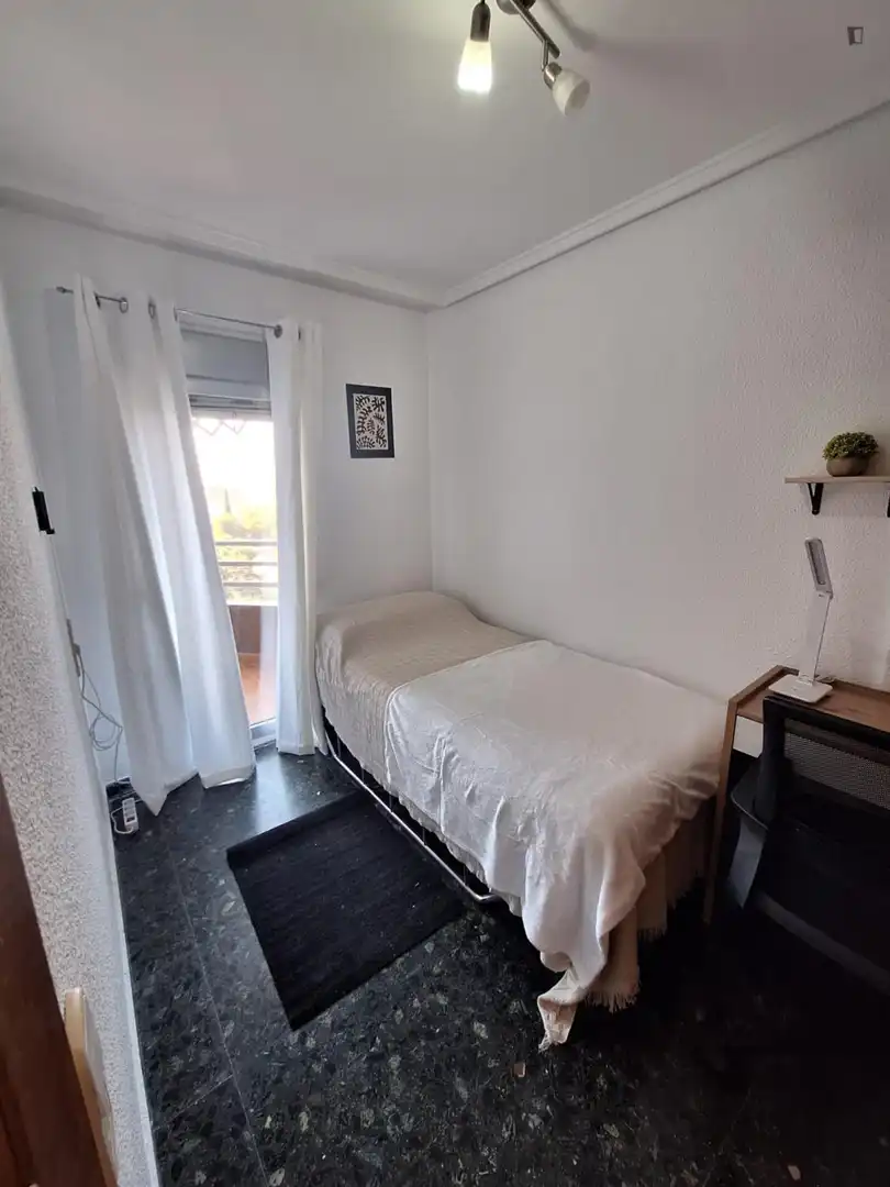 Habitación de Apartamento de alquiler en Moncada con Amueblado, Horno y Lavadora