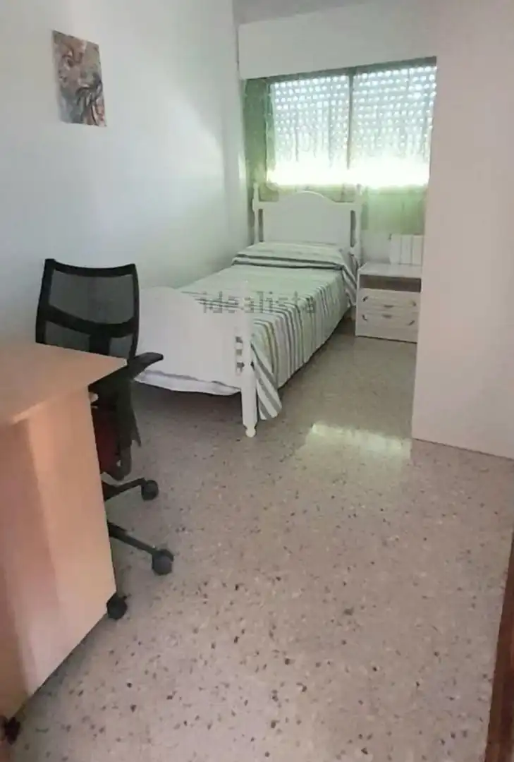 Dormitori de Pis de lloguer en Granada amb Aire condicionat, Calefacció i Moblat