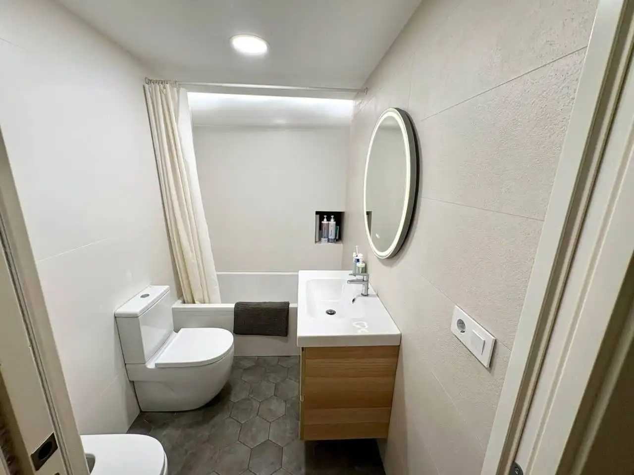Bathroom of Flat for sale in Alicante / Alacant  with Air Conditioner, Heating and Storage room
