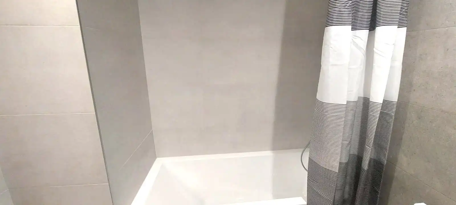 Baño de Piso de alquiler en Vigo  con Calefacción, Parquet y Trastero