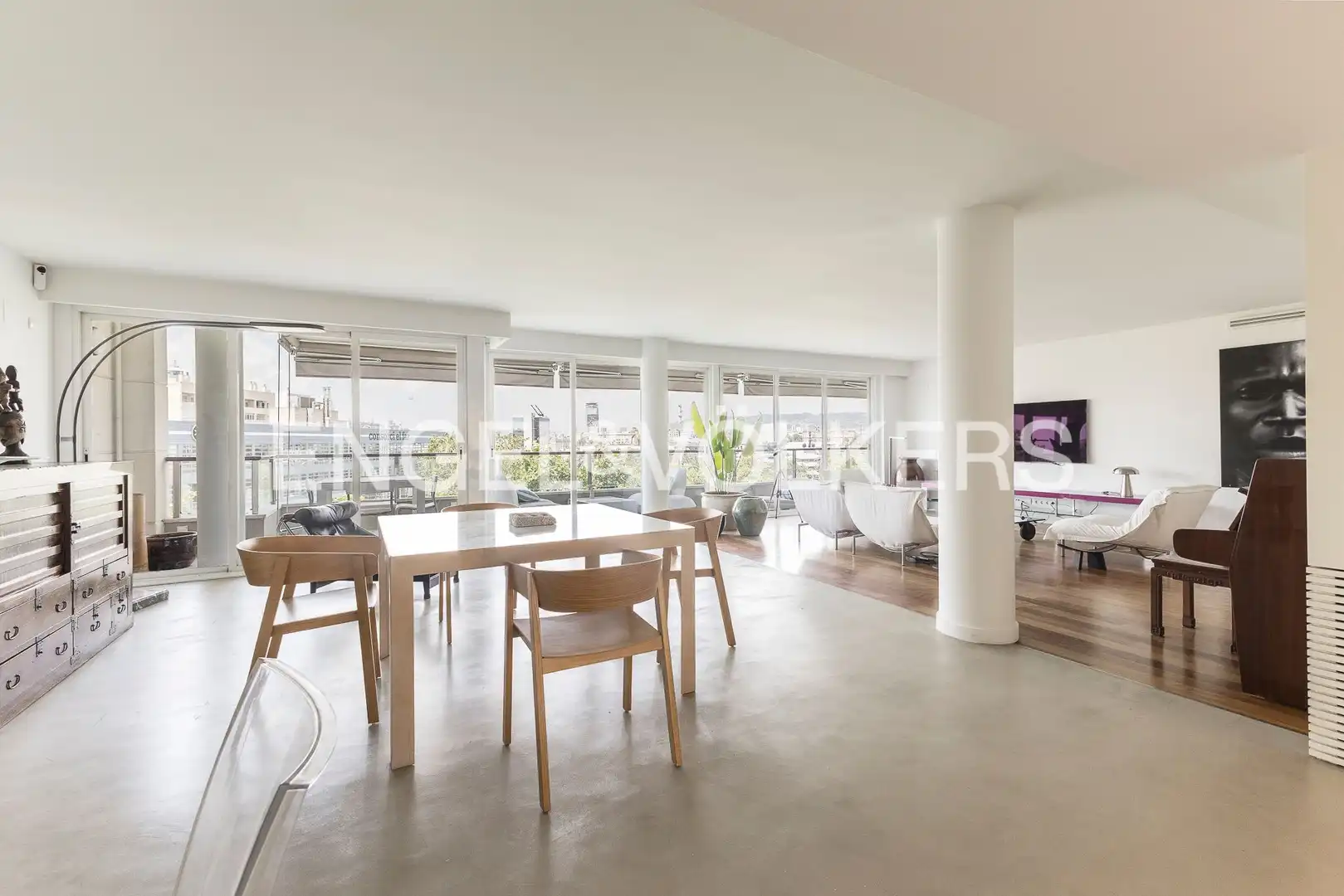 Außenansicht von Wohnung zur Miete in Barcelona mit Klimaanlage, Heizung und Parkett