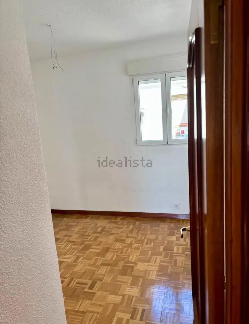 Dormitori de Pis de lloguer en Madrid amb Aire condicionat, Calefacció i Terrassa