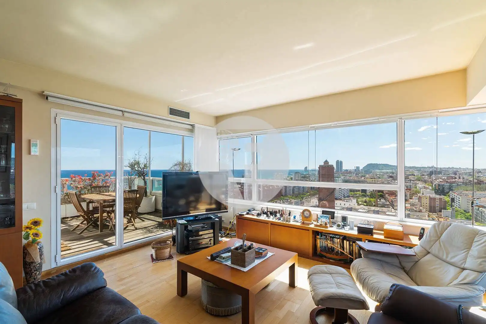 Sala de estar de Dúplex en venta en Barcelona con Aire acondicionado, Calefacción y Terraza