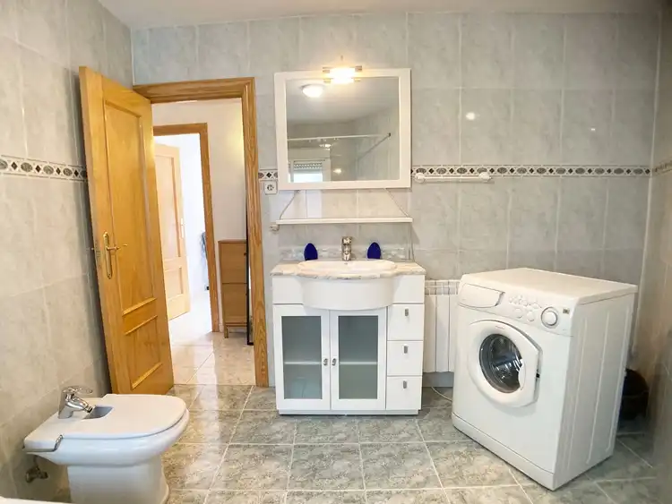 Bathroom of Flat for sale in Madrid  with Heating, Terrace and Oven