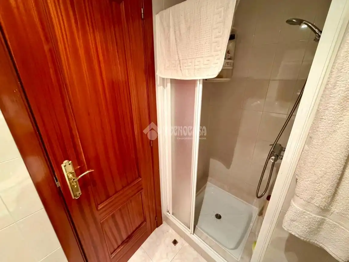 Baño de Piso en venta en León Capital  con Calefacción, Parquet y Trastero
