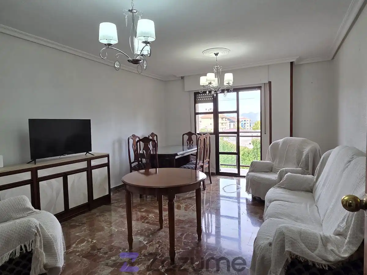 Sala de estar de Piso de alquiler en Jaén con Jardín privado, Piscina y Amueblado
