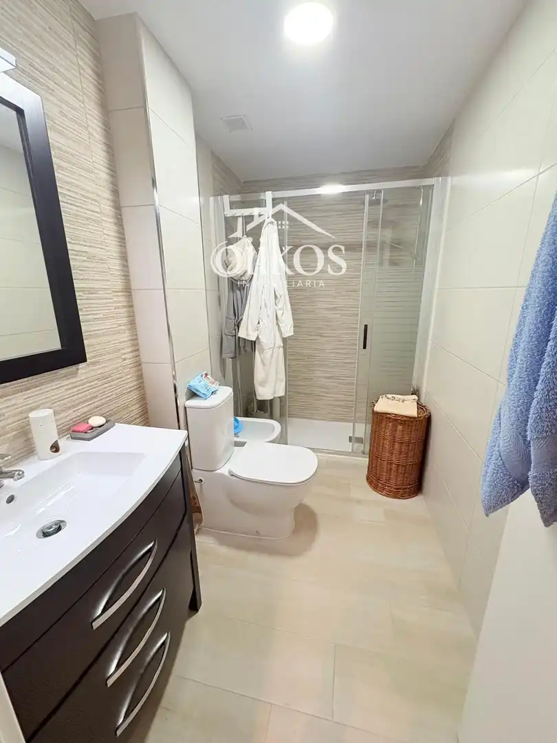 Badezimmer von Wohnung zum Verkauf in Salamanca mit Heizung, Parkett und Balkon