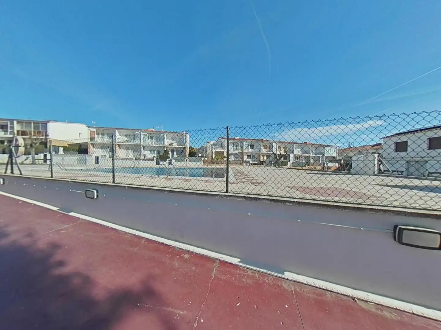 Schwimmbecken von Einfamilien-Reihenhaus zum Verkauf in El Vendrell mit Privatgarten und Parkett