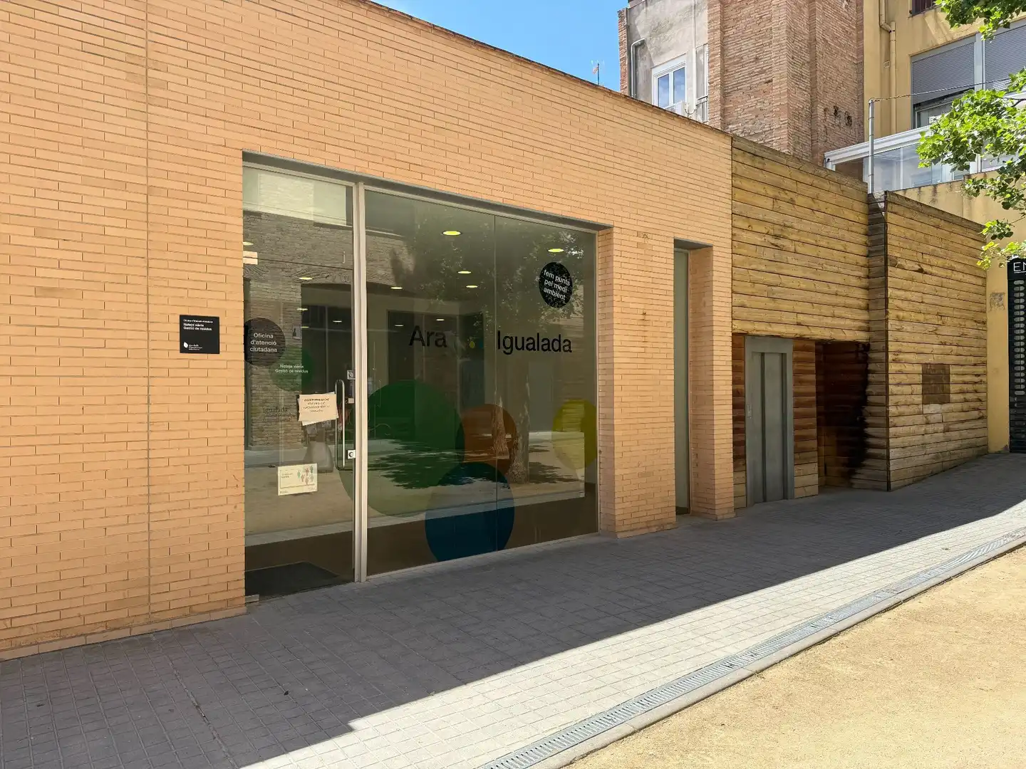 Vista exterior de Local de alquiler en Igualada con Aire acondicionado