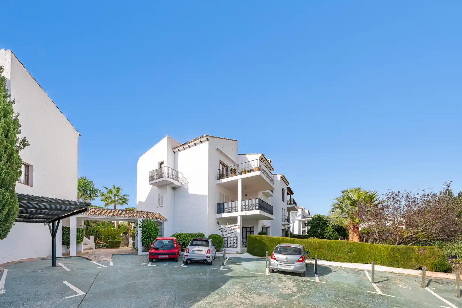 Vista exterior de Apartament en venda en Marbella amb Aire condicionat, Calefacció i Parquet