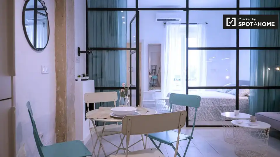 Bedroom of Flat for rent in Valencia  with Air Conditioner, Heating and Furnished