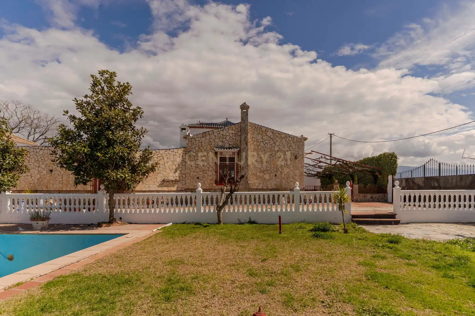 Vista exterior de Casa o xalet en venda en Granada amb Aire condicionat, Jardí privat i Traster