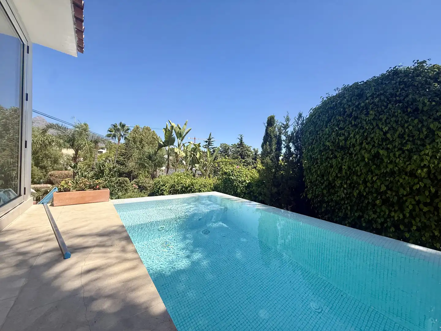 Piscina de Casa o chalet en venta en Marbella con Aire acondicionado, Jardín privado y Terraza