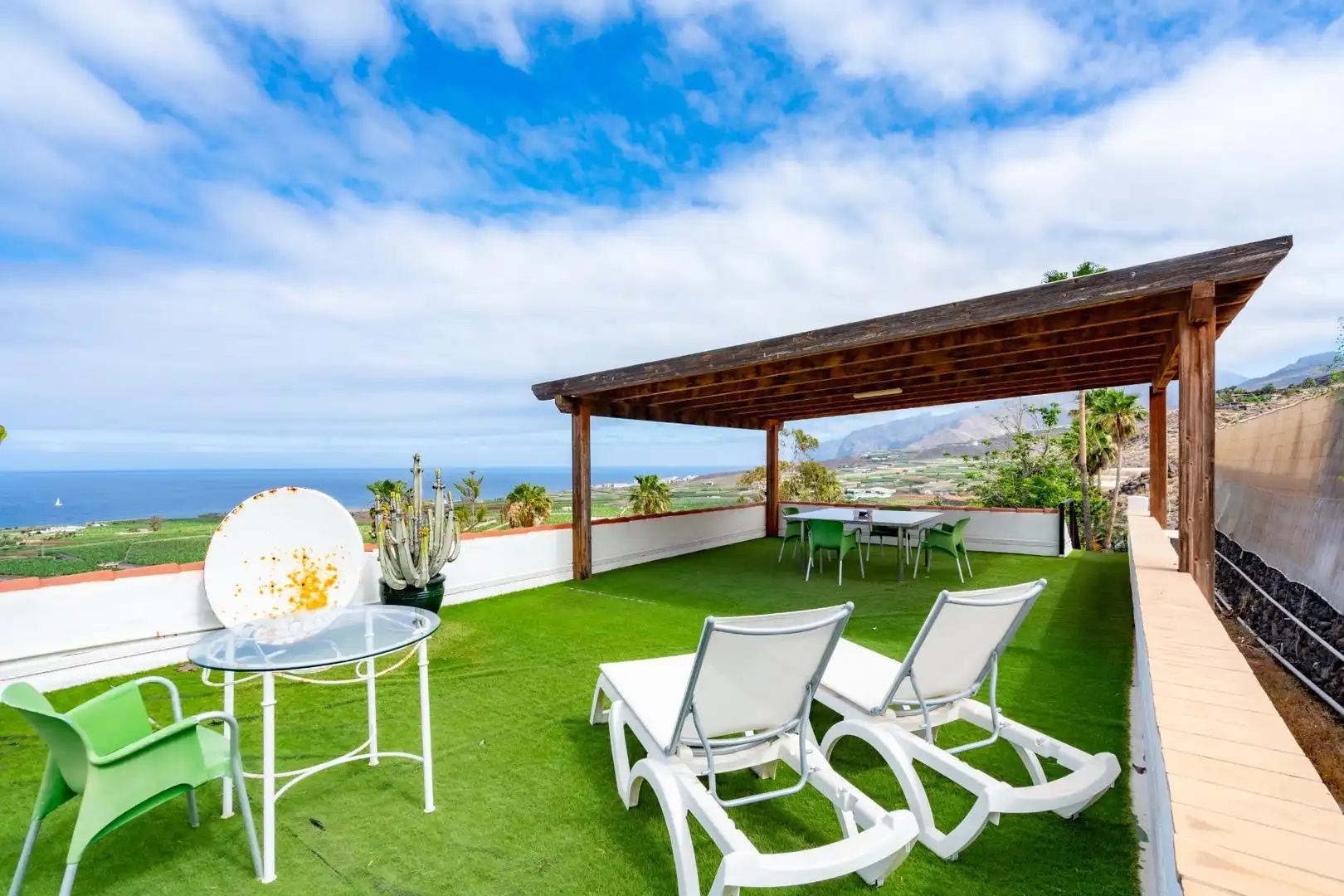Terrassa de Casa o xalet en venda en Guía de Isora amb Aire condicionat, Jardí privat i Terrassa