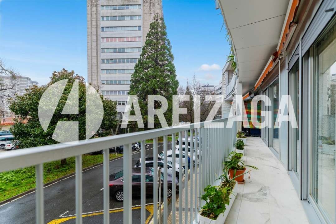 Exterior view of Flat for sale in Donostia - San Sebastián   with Heating, Terrace and Furnished