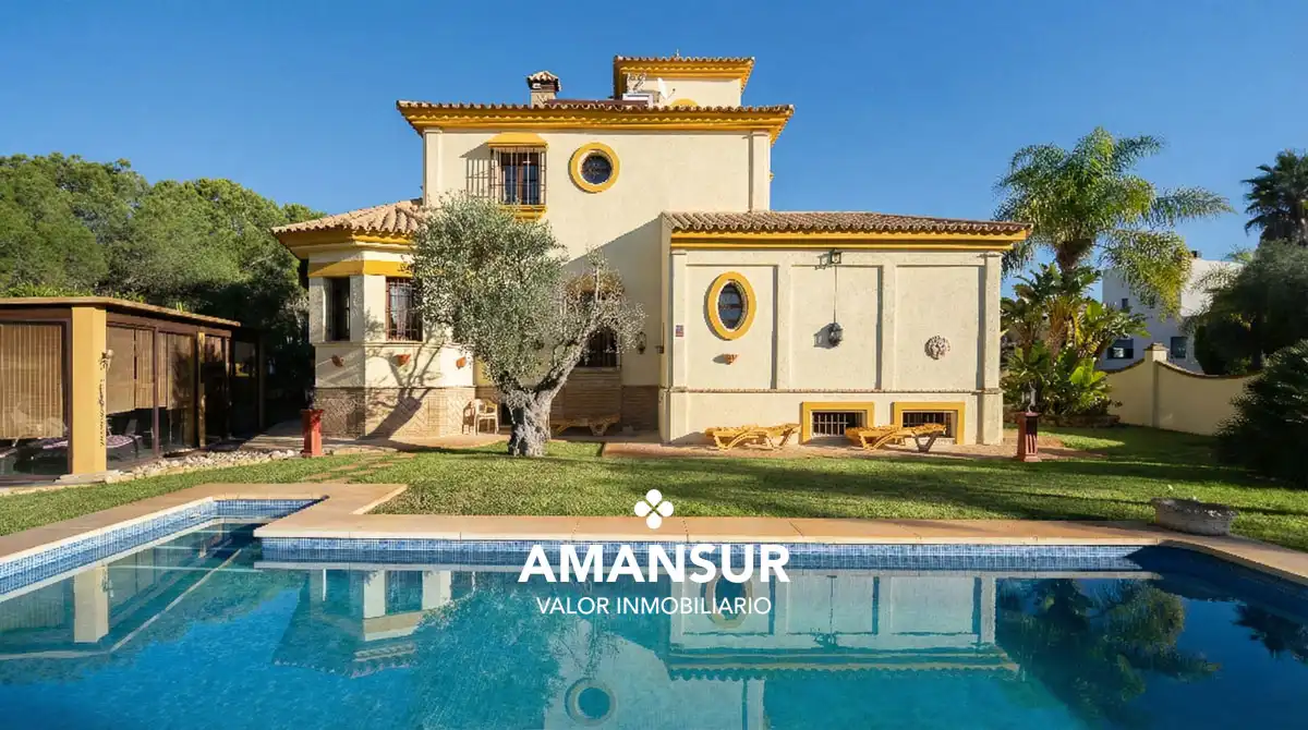 Chalet con piscina en venta en Avenida del Almendro, imagen 3