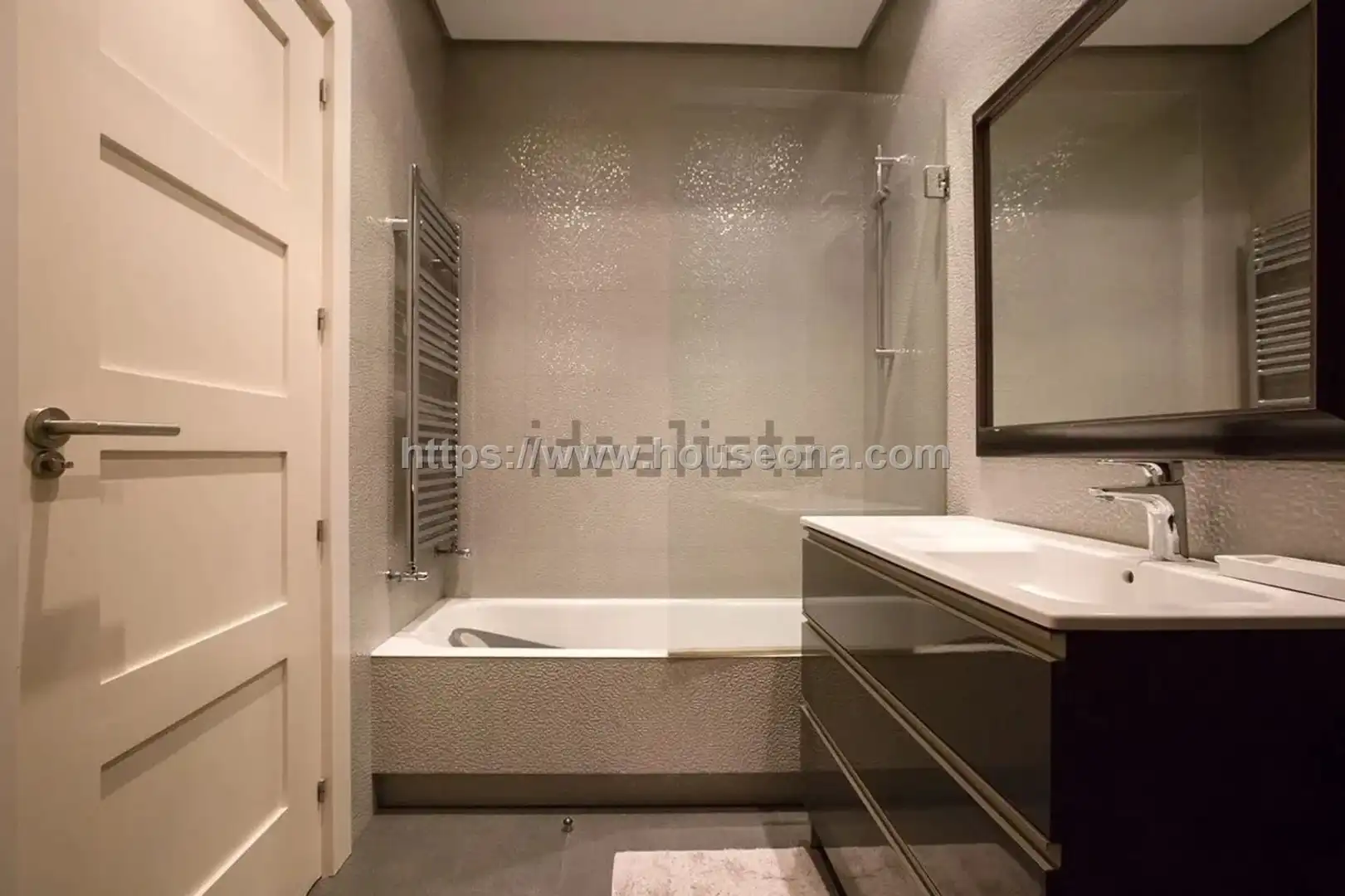 Badezimmer von Maisonette zum Verkauf in Bilbao  mit Abstellraum, Möbliert und Balkon