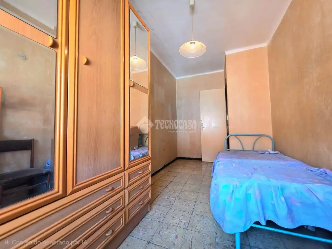 Habitación de Piso en venta en Santa Coloma de Gramenet con Balcón