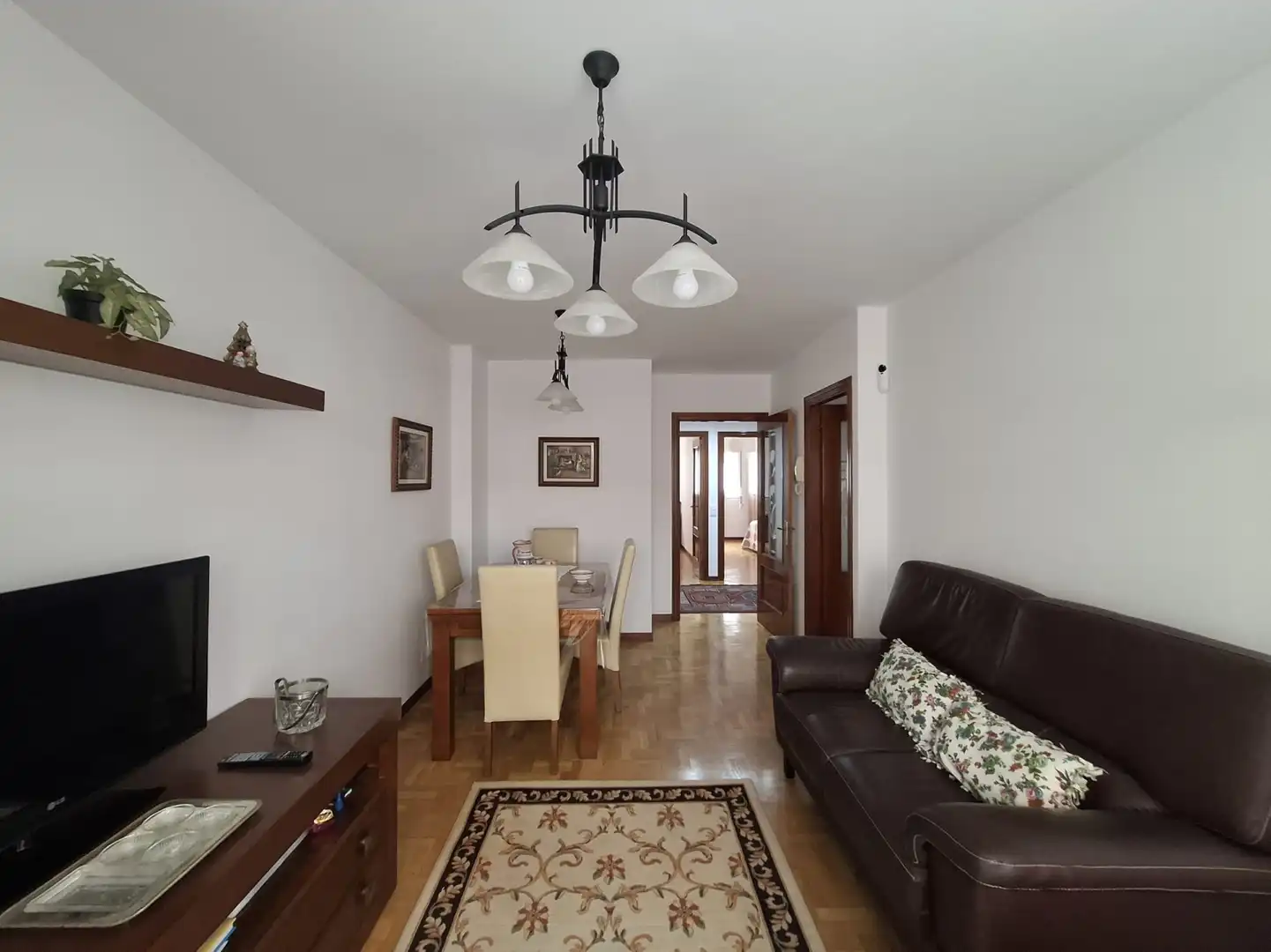 Living room of Flat for rent in Gijón   with Heating, Parquet flooring and Furnished