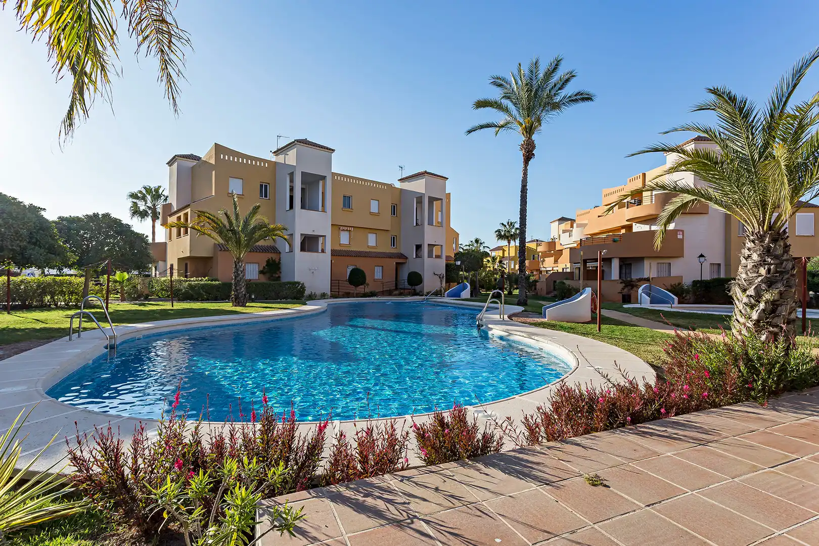 Jardí de Planta baixa en venda en Vera amb Aire condicionat, Terrassa i Piscina comunitària