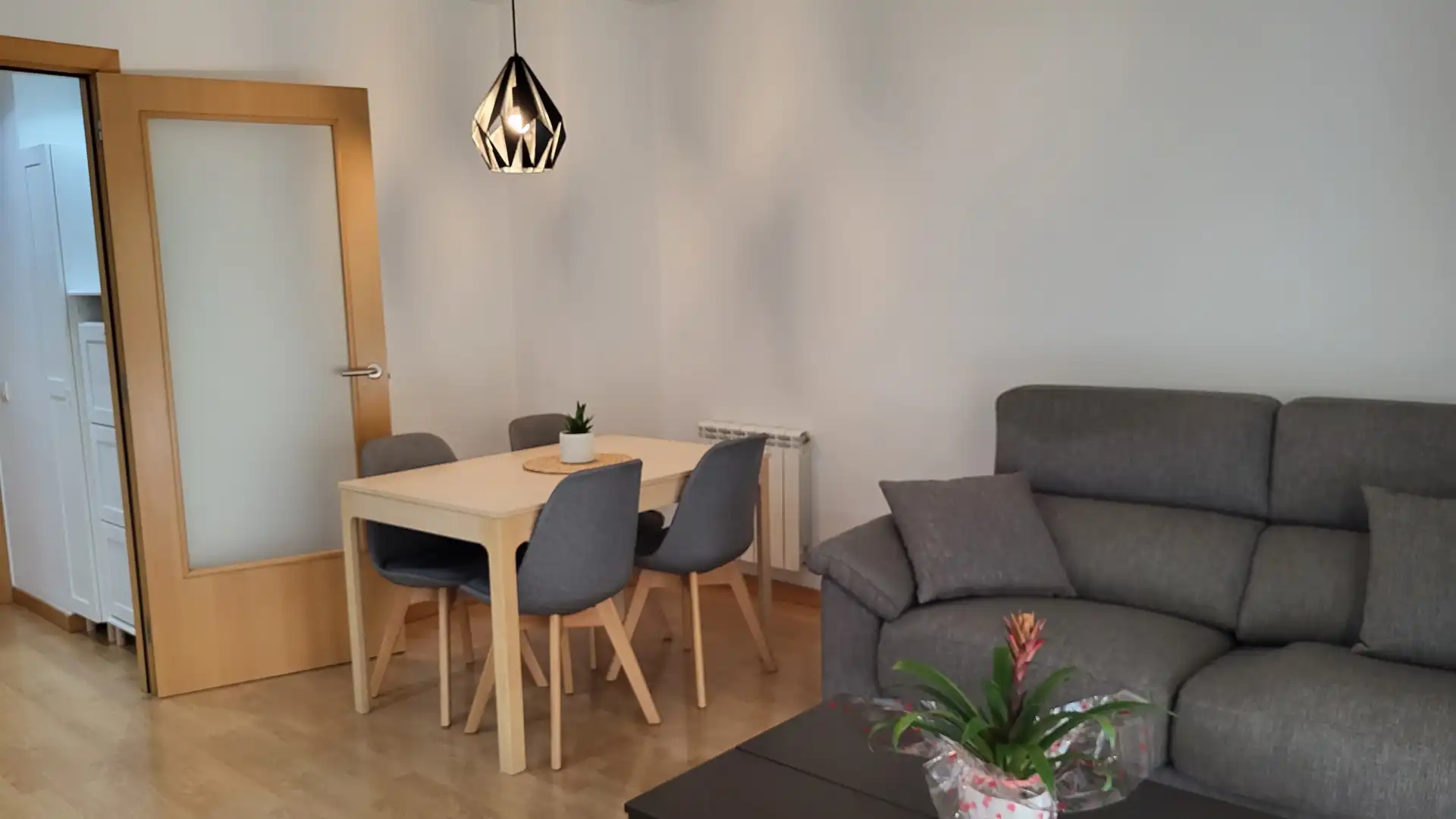 Sala de estar de Piso en venta en Cerdanyola del Vallès con Aire acondicionado, Calefacción y Parquet