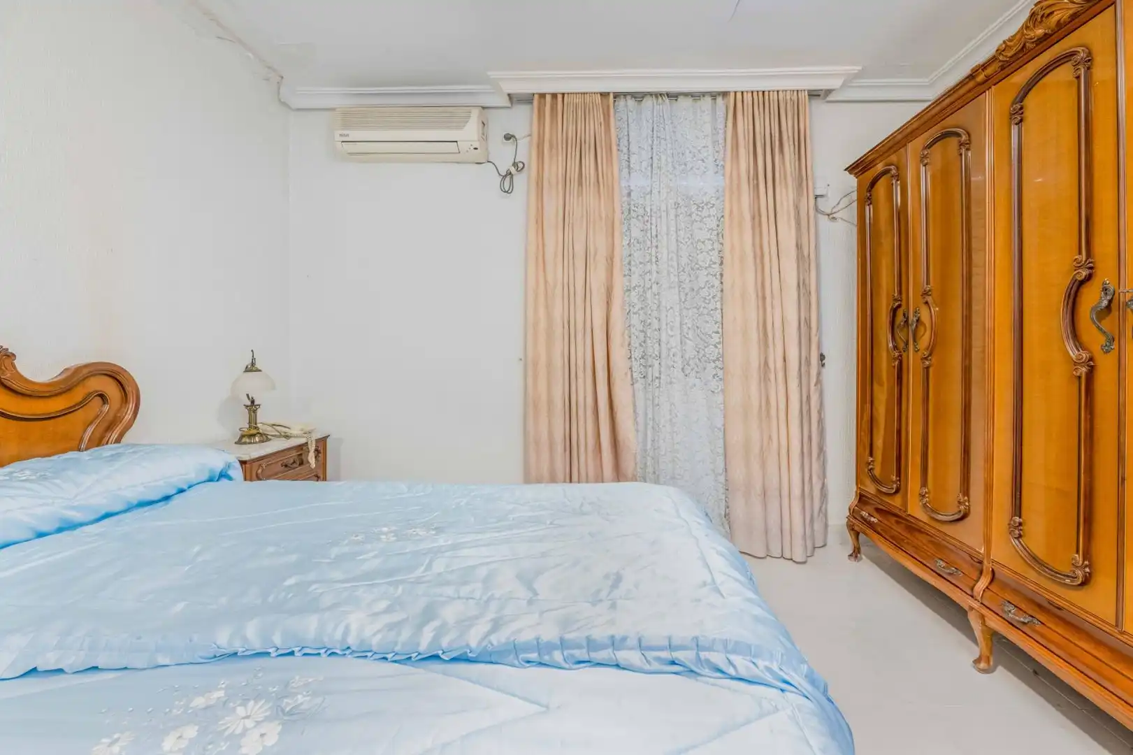Bedroom of Flat for sale in Sevilla  with Air Conditioner