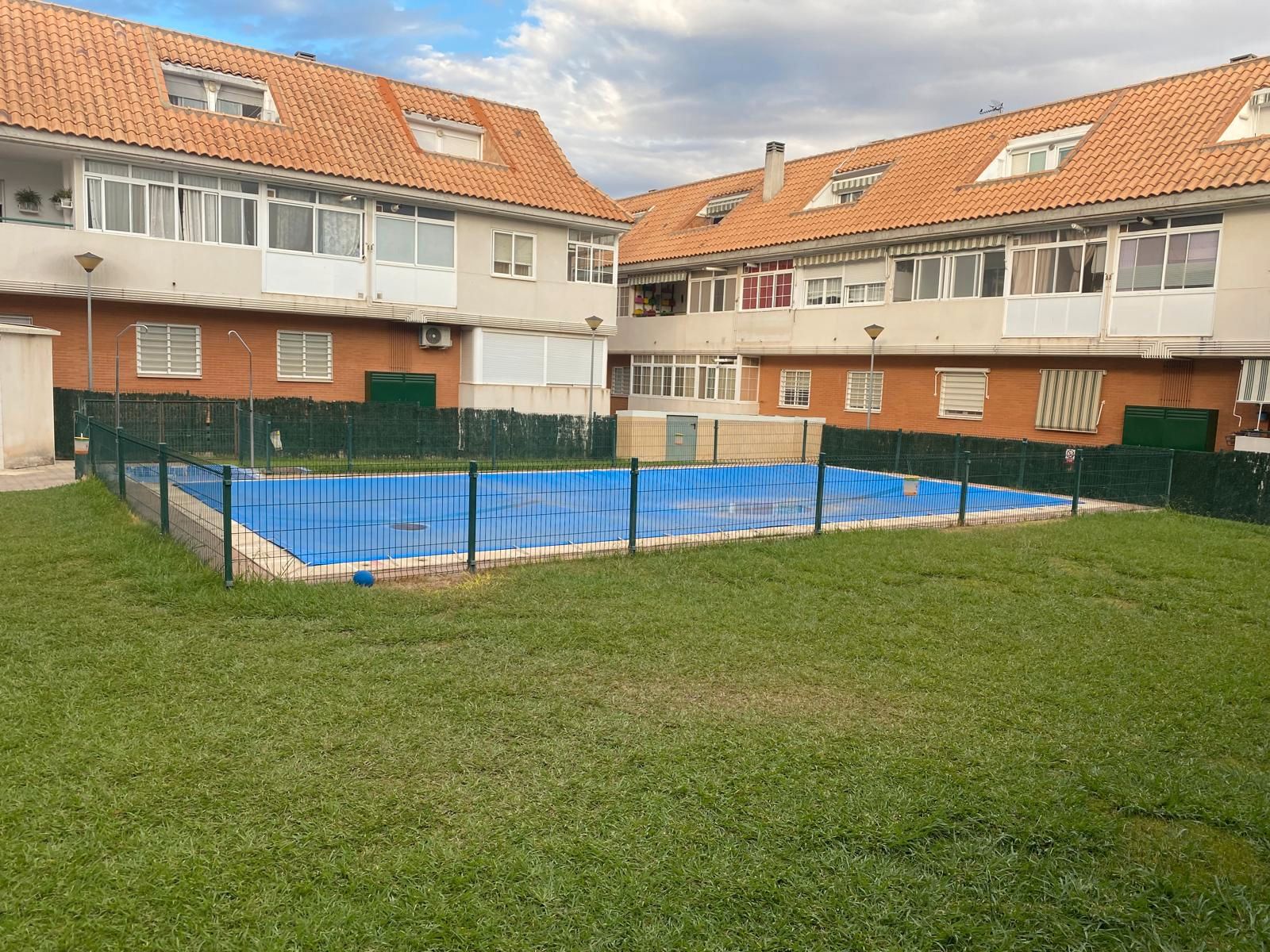 Piscina de Pis en venda en Ciudad Real Capital amb Calefacció, Terrassa i Traster