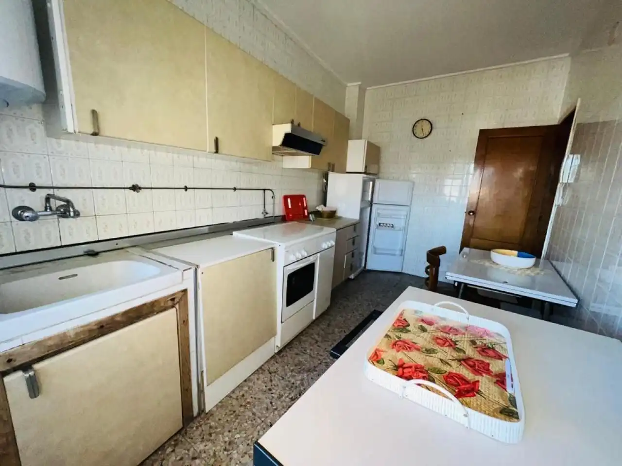 Cuina de Pis de lloguer en Ourense Capital  amb Calefacció, Moblat i Balcó