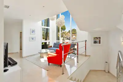 Sala d'estar de Casa o xalet en venda en Marbella amb Aire condicionat, Calefacció i Jardí privat