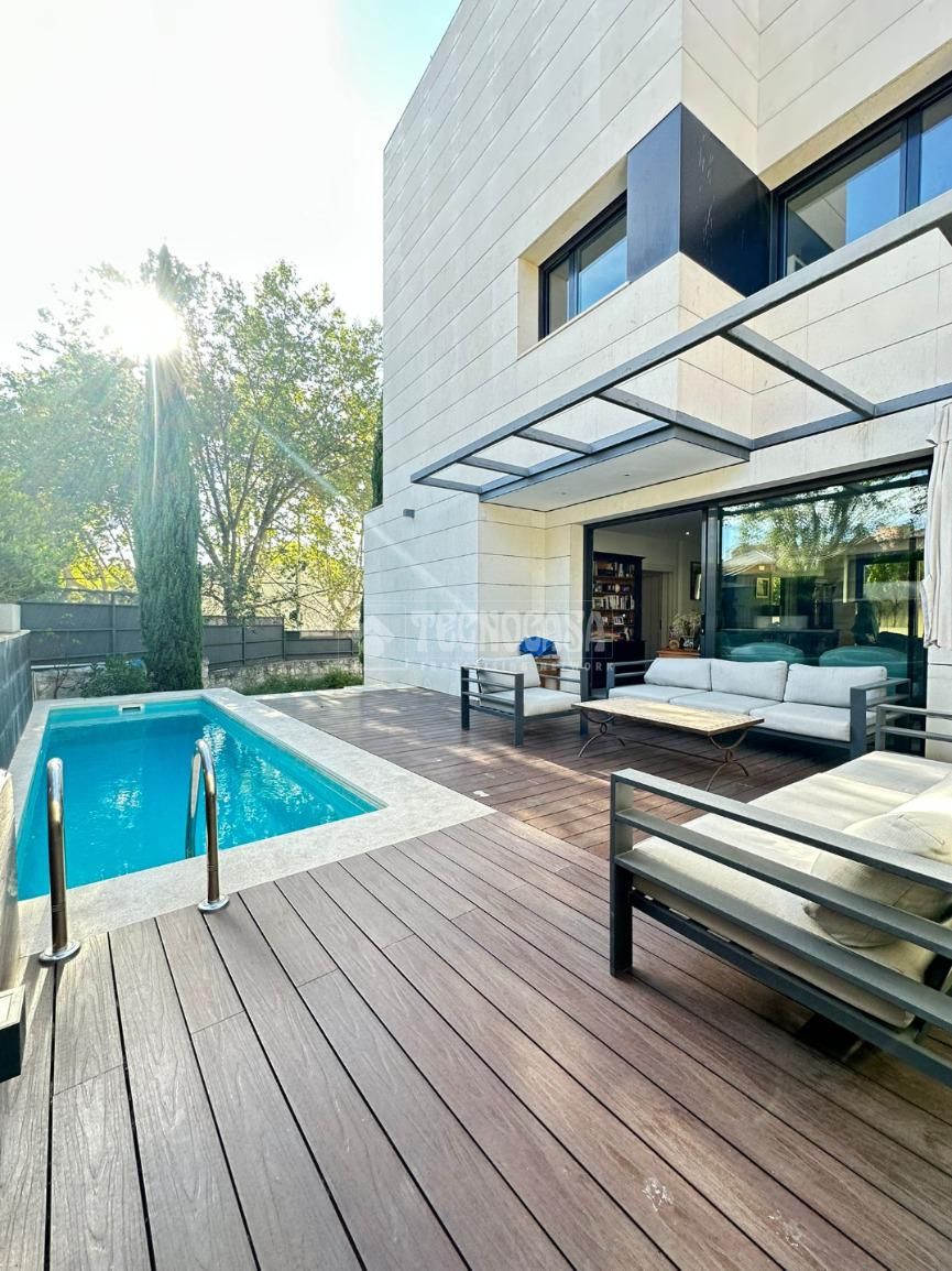Terraza de Casa adosada en venta en  Madrid Capital con Terraza, Trastero y Piscina
