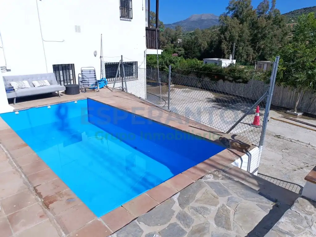 Schwimmbecken von Country house zur Miete in Guaro