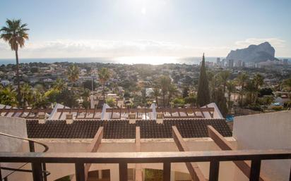 Vista exterior de Casa adosada en venda en Calpe / Calp amb Aire condicionat, Jardí privat i Terrassa