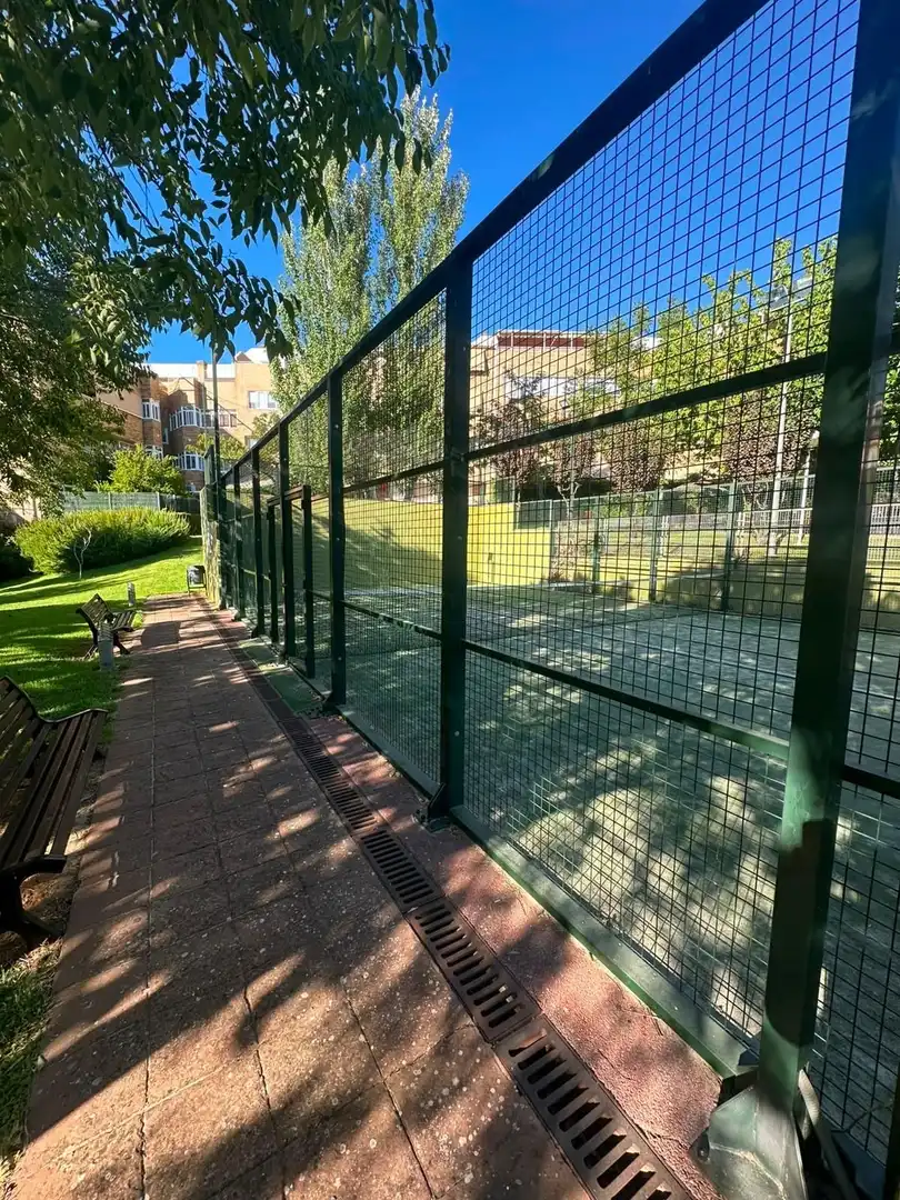 Vista exterior de Casa o xalet en venda en Cáceres amb Aire condicionat, Calefacció i Jardí privat