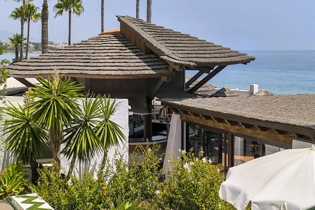 Planta baja de alquiler en Estepona con Aire acondicionado, Terraza y Piscina comunitaria