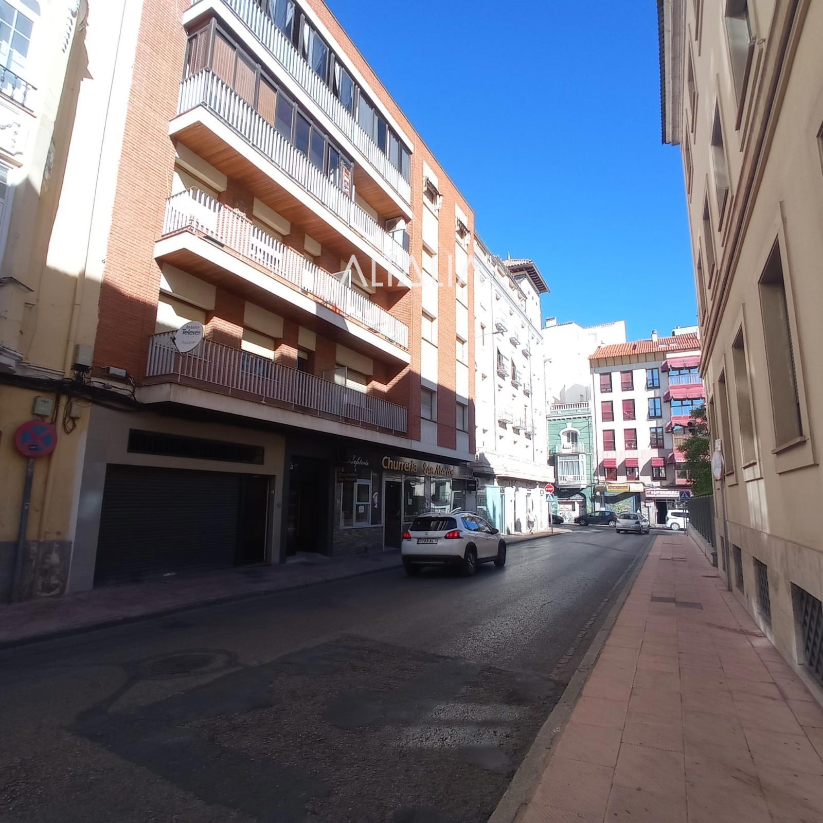 Vista exterior de Piso de alquiler en Cuenca Capital con Amueblado, Horno y Lavadora