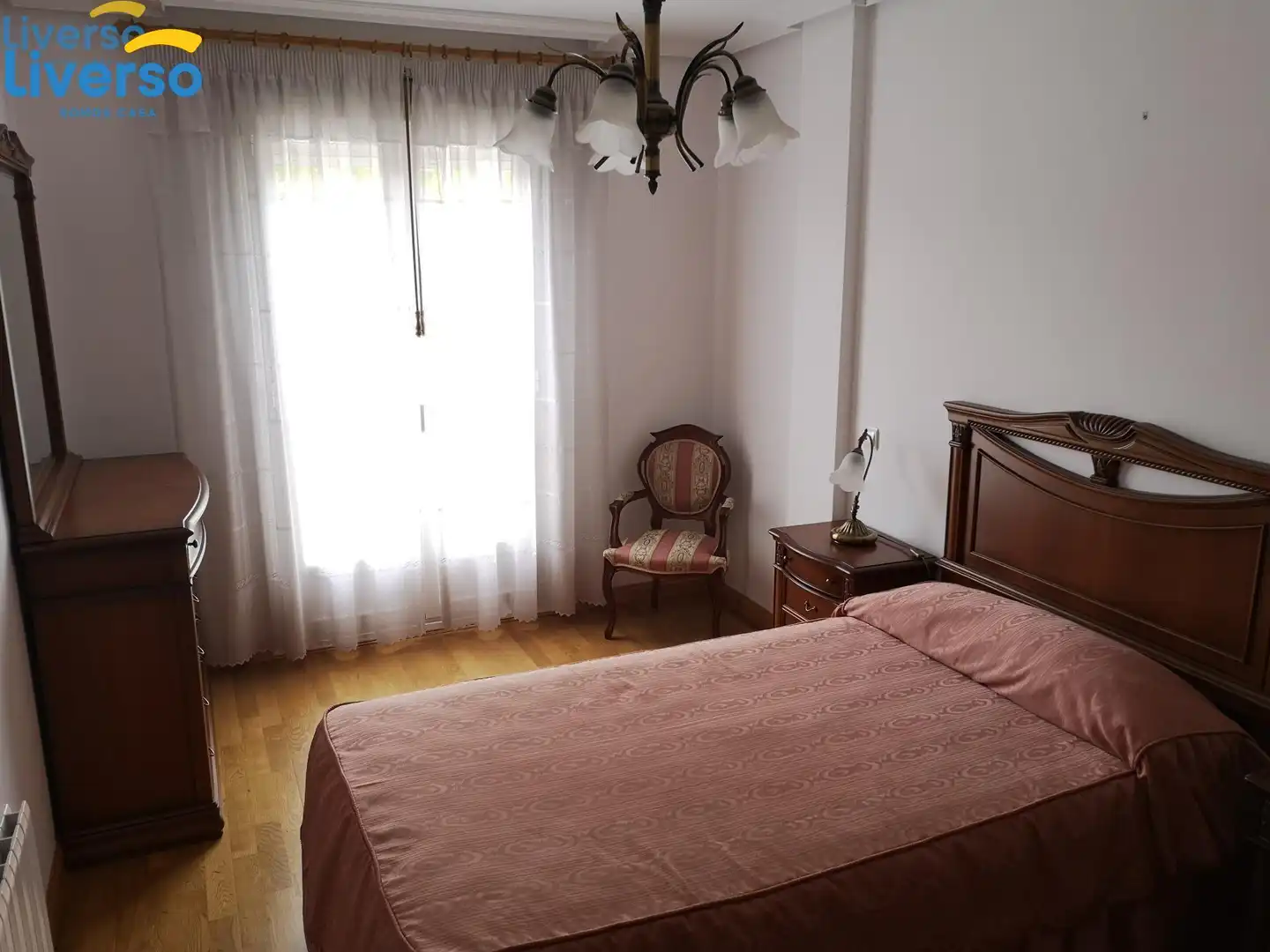 Schlafzimmer von Einfamilien-Reihenhaus zum Verkauf in Pradoluengo mit Heizung, Privatgarten und Parkett