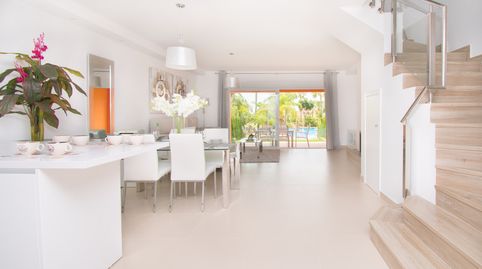 Foto 3 de Casa adosada en venta en El Paraíso, Benahavís