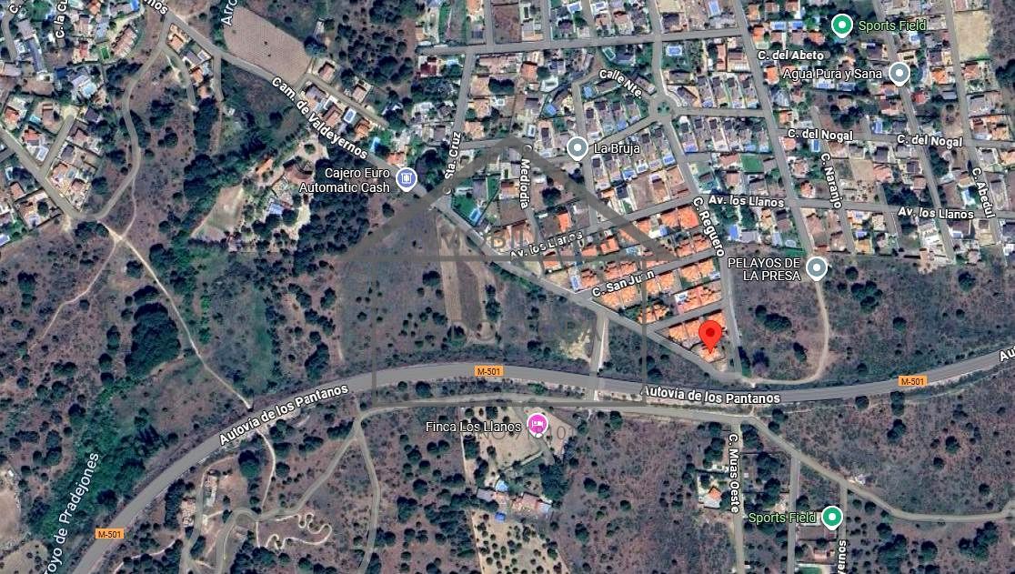 Casa o xalet en venda en Pelayos de la Presa amb Jardí privat