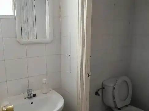 Baño de Local de alquiler en Madrid con Aire acondicionado