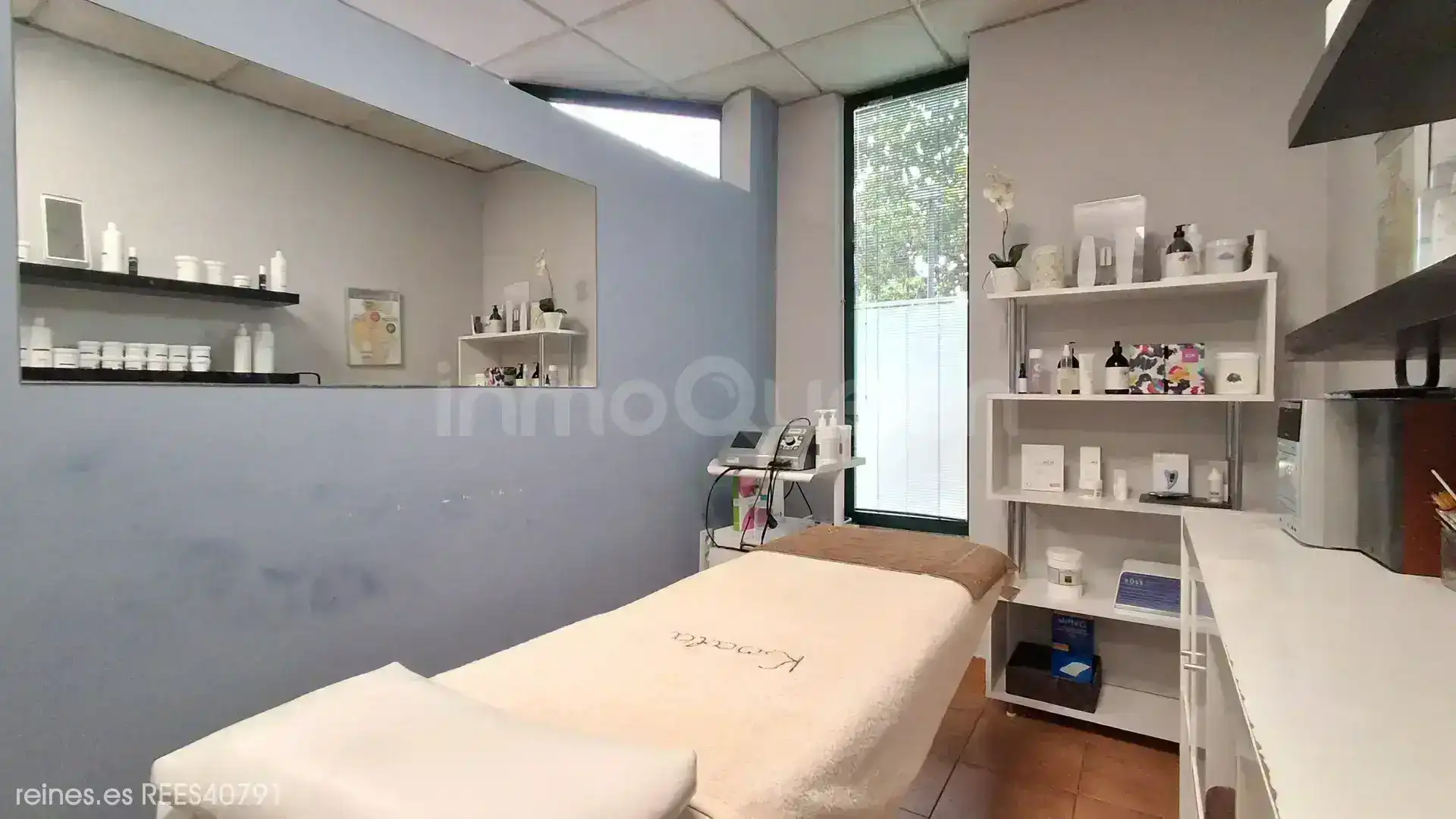 Schlafzimmer von Geschaftsraum zum Verkauf in Siero mit Möbliert