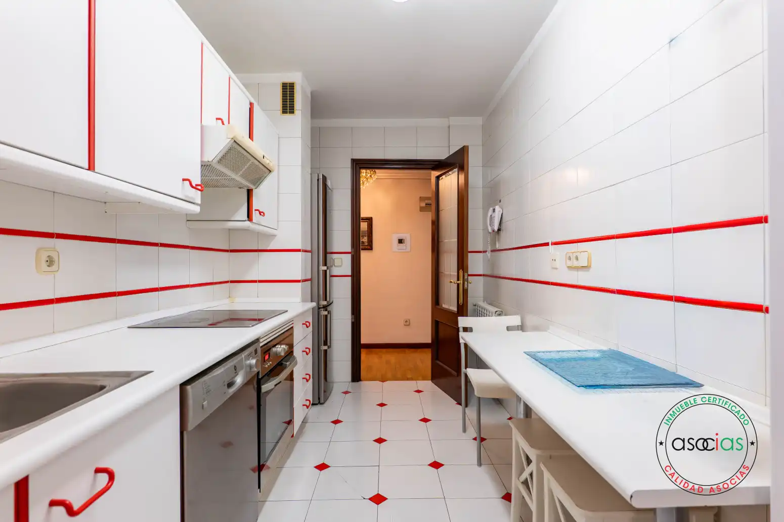 Cuina de Pis en venda en Oviedo  amb Calefacció, Parquet i Terrassa