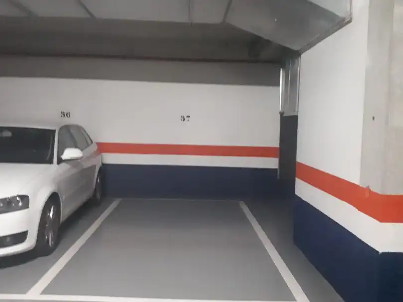 Parking de Oficina de alquiler en Ames