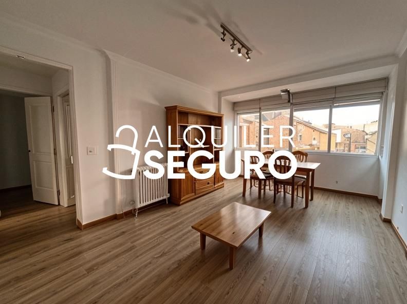 Vista exterior de Piso de alquiler en  Madrid Capital con Calefacción y Amueblado