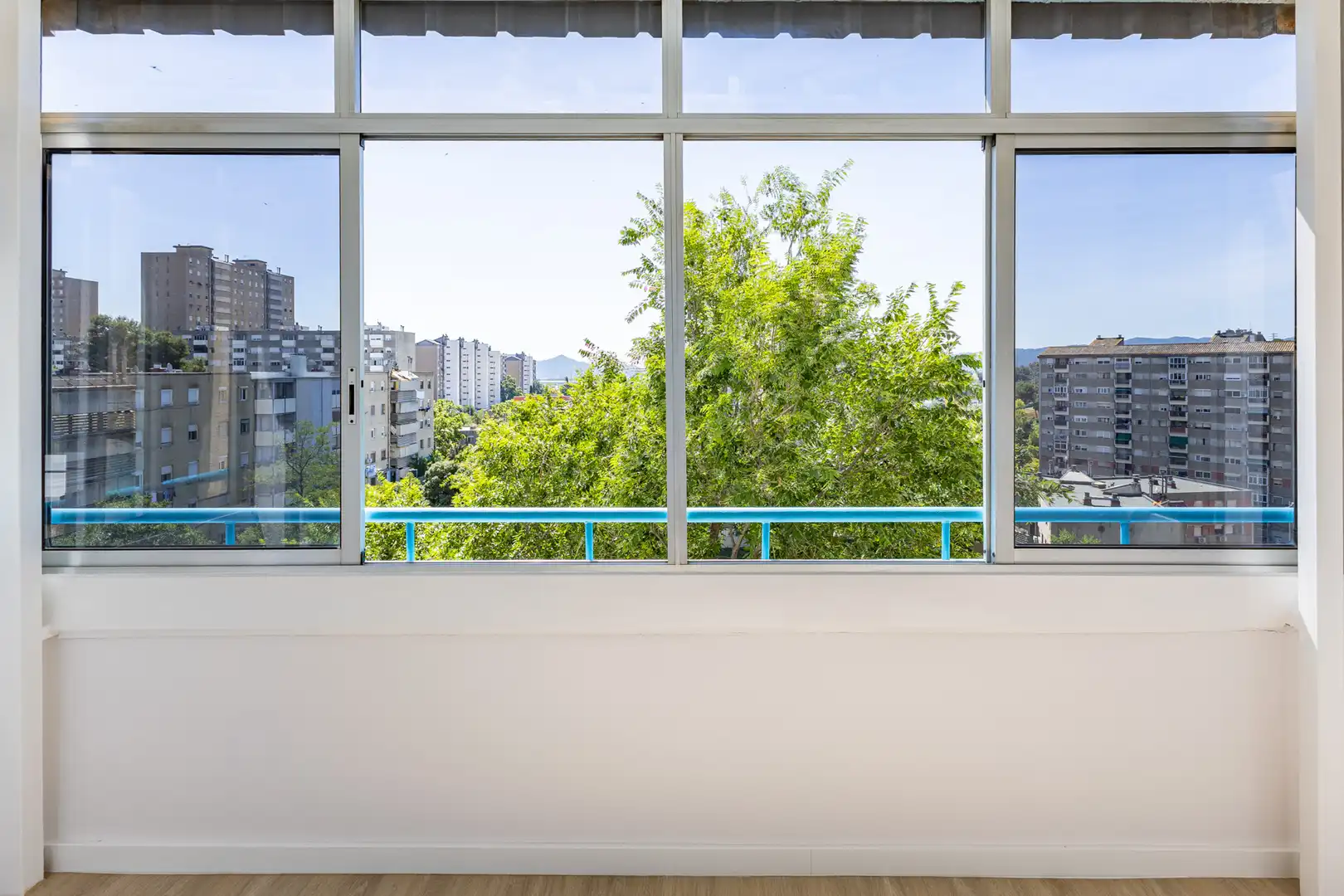 Terraza de Piso en venta en Badia del Vallès con Horno, Balcón y Alarma
