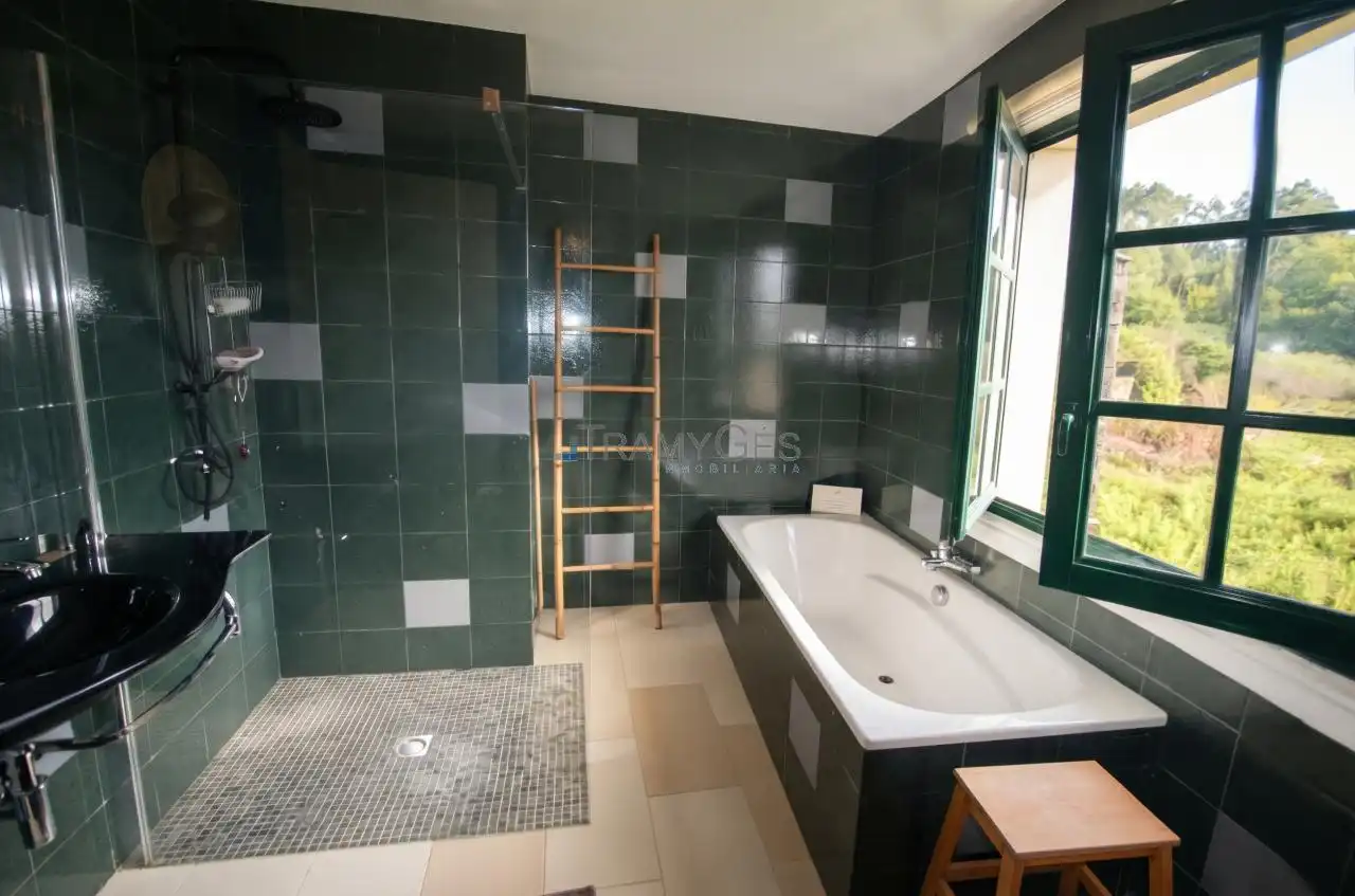 Bathroom of Houses for sale in Oia, Pontevedra