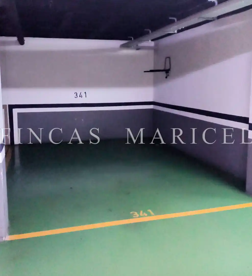 Parking de Ático en venta en Sitges con Aire acondicionado, Calefacción y Terraza